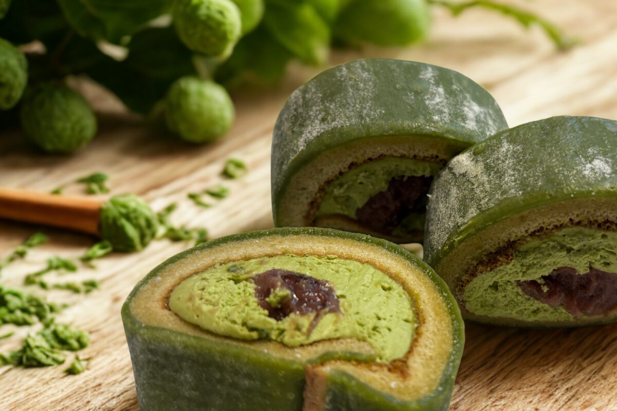 お抹茶大福仕立てのもち食感ロール